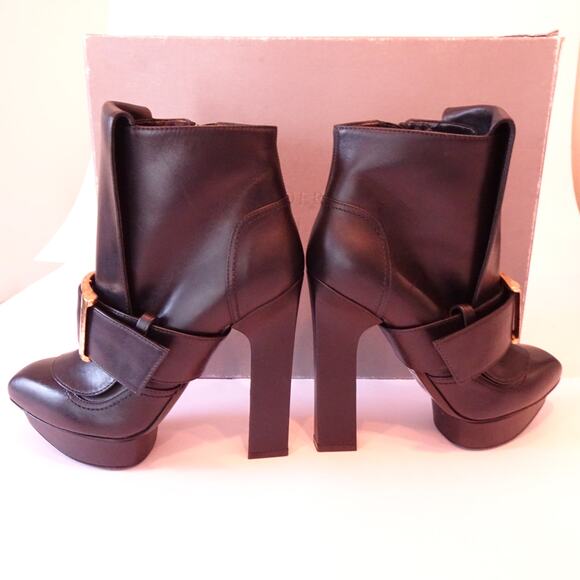 Alexander McQueen Brass Box Buckle Wrap Platform Ankle boots 38.5 NIB 1,890 - Picture 11 of 13